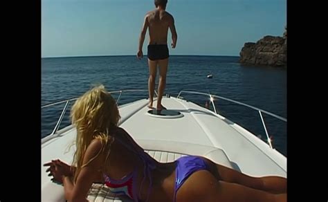 Geri Halliwell Bikini Scene In Robbie Williams AZNude