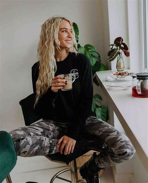 Love Island S Lucie Donlan Spills From Tiny Bikini For Her Sexiest Expos Yet Daily Star