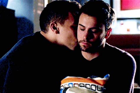 Rai Si Scusa Per Censura A Scena Di Sesso Gay Trasmetteremo Episodio Originale