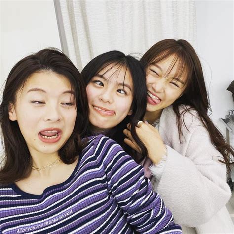 triple friendship trio group poses trio girl foto ber
