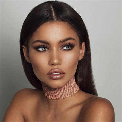 Nude Lipstick in Tonu Ten Rengi Ruj Nude Lipstick Önerileri