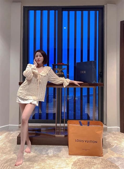 Hot girl từng lộ clip nóng nhan sắc xinh đẹp diện bikini cực chiến Báo Tri thức và Cuộc sống