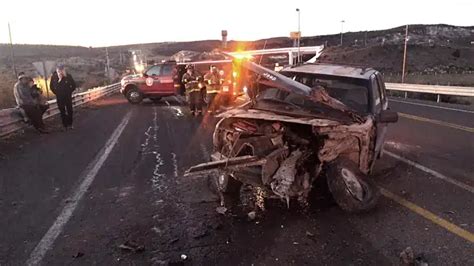 Accidente en la carretera a Mazatlán camioneta choca contra tráiler