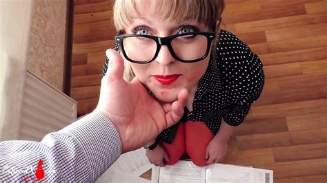 Καυτή MILF παίρνει βαθιά πίπα σε μεγάλο πουλί και χύνει στο στόμα POV xHamster