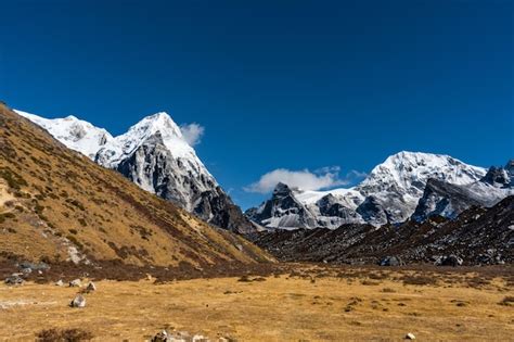 Premium Photo Beautiful Himalayan Landscape With Snow Capped