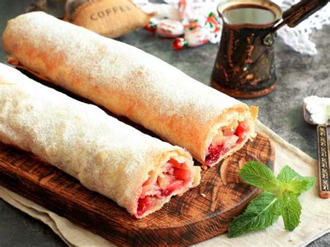 Штрудель с вишней и яблоками — рецепт с фото пошагово