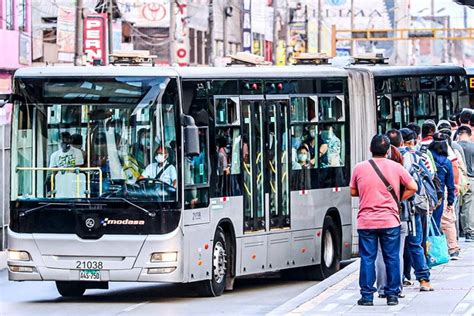 Los Latinoamericanos Pasan D As Del A O En El Transporte Seg N Un