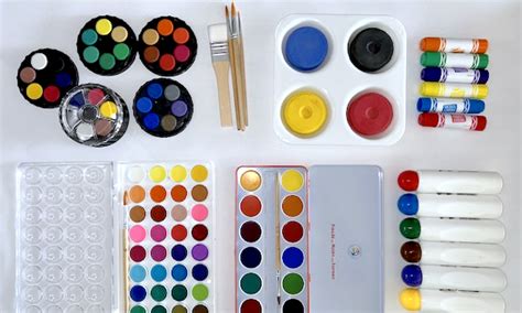 How Art Helps Develop Kids' Fine Motor Skills – Teach art in the Montessori classroom