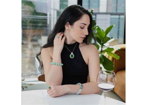 How to Determine Jade Value: The 2Ts + 4Cs Method – RealJade® Co.