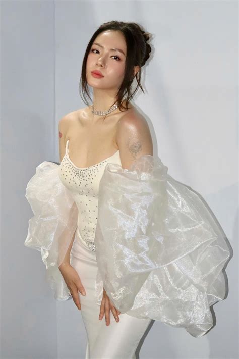 Nữ nghệ sĩ đình đám diện bikini gợi cảm tự tin khoe body ở tuổi 41