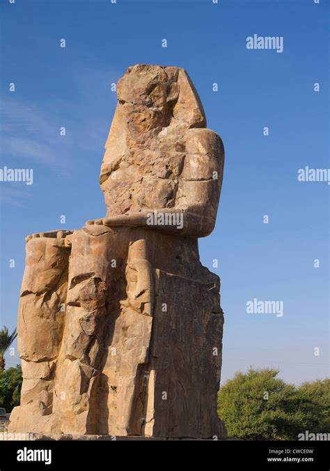 Los Colosos De Memnon Son Dos Gigantescas Estatuas De Piedra Del Fara N