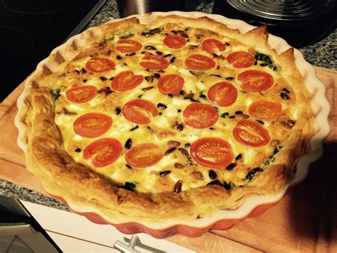 Quiche Mit Spinat Feta Tomaten Und Pinienkernen Von Shelly We