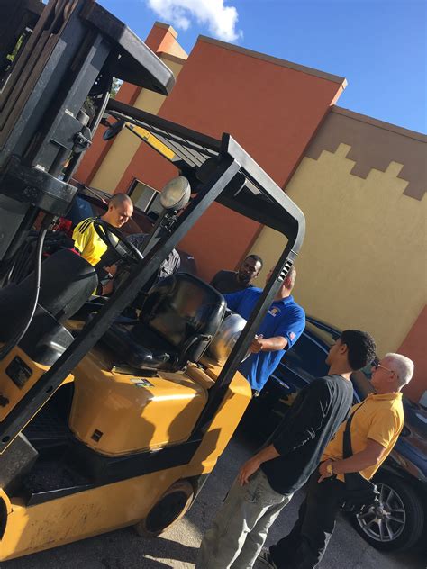 Class today excellente grupo:... - Forklift Academy Miami | Facebook