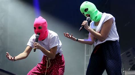 La banda rusa Pussy Riot dará un show gratuito en Brasilia en defensa de las mujeres Infobae