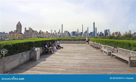 Rooftop View of Metropolitan Museum of Art with Manhattan Skyline ...