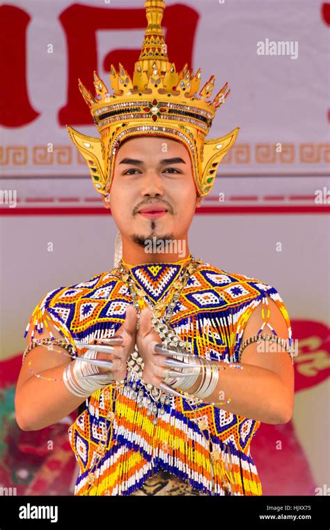 Traditional Thai Costume Hi Res Stock Photography And Images Alamy