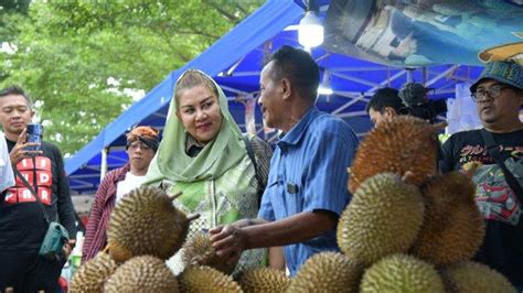 Buka Festival Durian Di Sentra Durian Gunungpati Mbak Ita Ingin