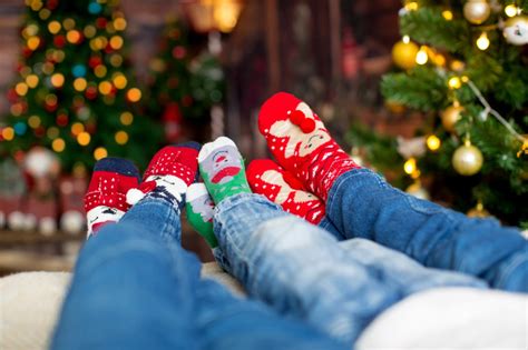 З новим роком 2025 — 5 варіантів тематичного одягу для тих, хто на ...