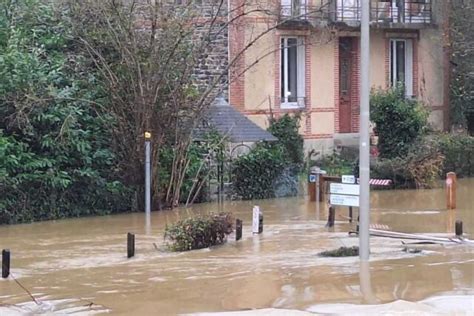 En Images Inondations En Ille Et Vilaine Personnes Vacu Es Des