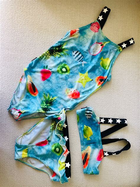 Se produkter som liknar Molo baddräkt bikini stl på Tradera