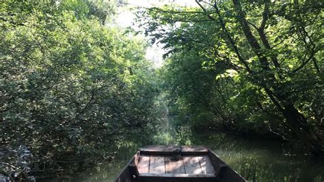 EN IMAGES J ai testé la promenade en barque à fond plat sur l île de