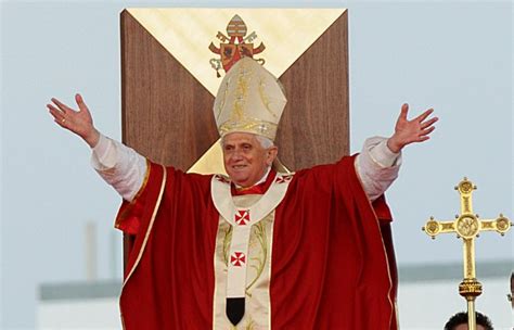 La Catedral acogerá el martes una misa funeral por Benedicto XVI