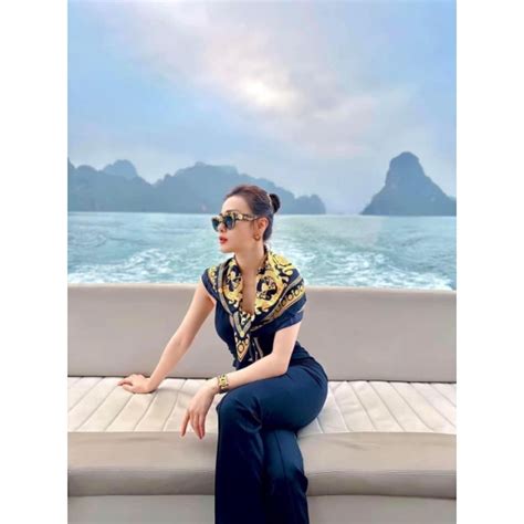 Khăn Vuông Thô Lụa Cao Cấp Hot Phương Oanh Quàng Cổ Nữ Đẹp Buộc Tóc Quấn Túi Xách Làm Áo