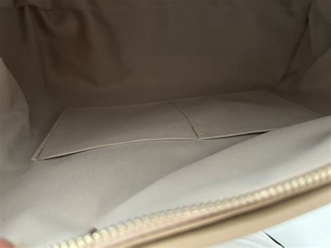 NEU Elegante Echtleder Handtasche nude Neu gemäss Beschreibung in Steffisburg für CHF