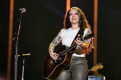 Ashley Mcbryde Singing The Fifi Estrella