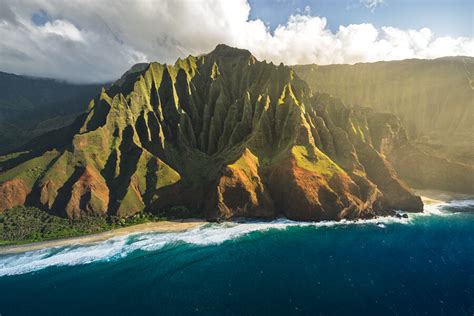 EPIC DOORS OFF HELICOPTER TOUR OF KAUAI, HAWAII - Journey Era