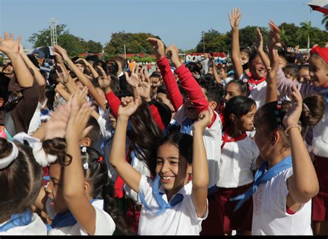 Pioneros y jóvenes festejan en Cuba nuevo aniversario (+ video) - La