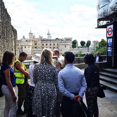 The 6 bus route has a surprising new stop at the museum 12