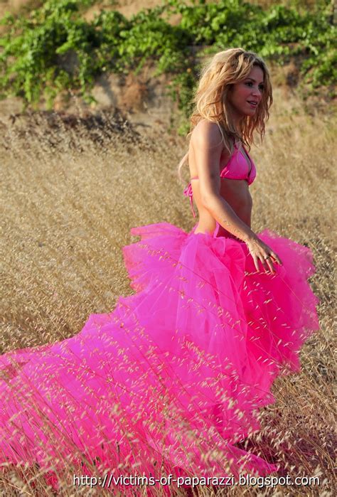 Shakira Pink Bikini Photoshoot The Victims Of Paparazzi