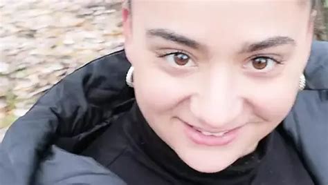 Een Brunette Bij De Camping Neukt Haar Poesje Hard Xhamster