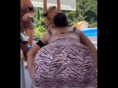 Anitta Bailando Funk Con Sus Amigas En La Isla XVIDEOS