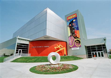 Metro-Detroit Attractions: The Detroit Science Center