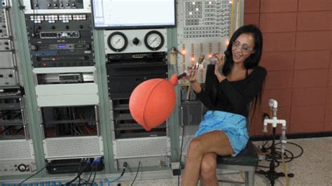 The Inflation Laboratory Willow Blows Her First Chinese Hot Water Bottle MP4 1080p