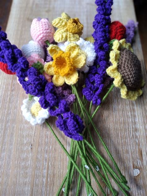 Crochet Flower Bouquet! | Crochet, Crochet flowers, Crochet projects