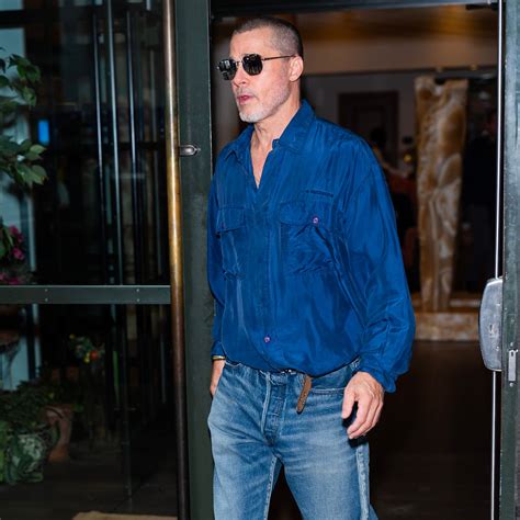 À ans Brad Pitt confirme son statut de sex symbol en smoking Vogue France