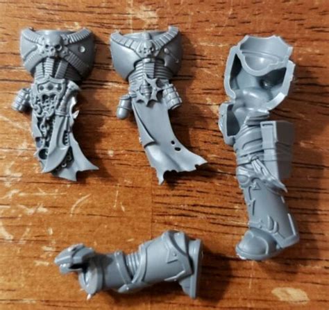 Warhammer 40k Chaos Space Marine Bits Aspiring Champion Torso Legs 104