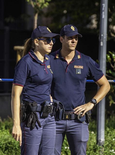 Milano Uccide La Madre A Coltellate In Casa E Si Suicida