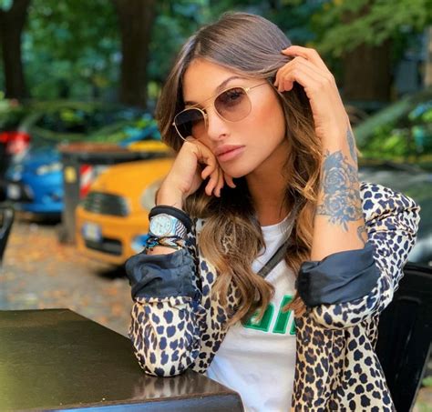 Nicol Luzardi tańczy w bikini na TikToku Nicola Zalewski ma piękną dziewczynę