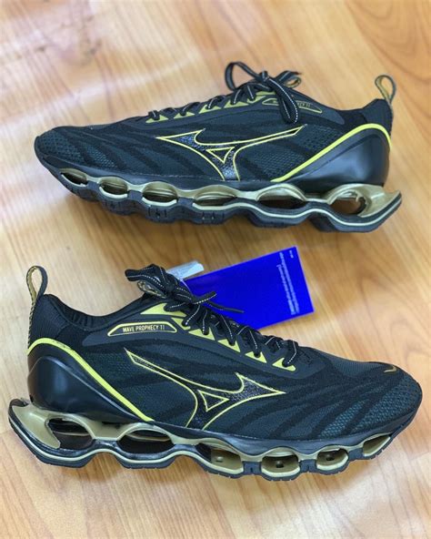 MIZUNO WAVE PROPHECY 11 - PRETO DOURADO - Griffeborges