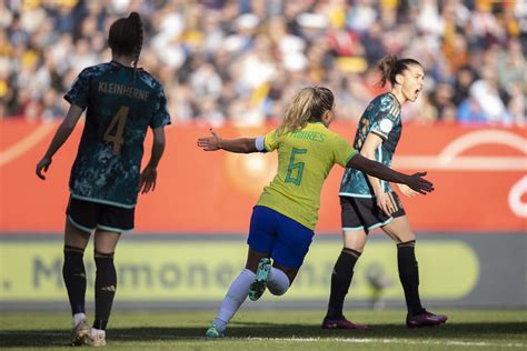 Seleção feminina de futebol vence a Alemanha em último teste antes de