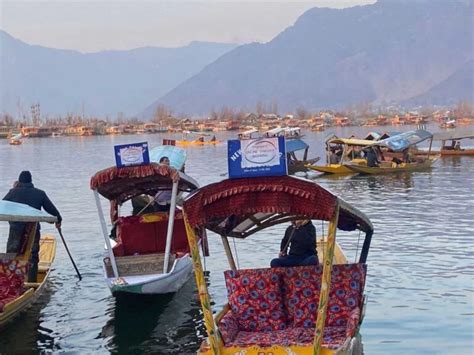 Book Shikara In Dal Lake Online Shikara Booking In Kashmir