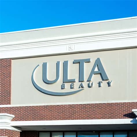 Stevie Nicks' Net Worth 2025 - Parade