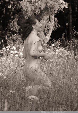 Redhead Teen Ginger Playing In The Field Domai Ginger Ginger High Porn Pic