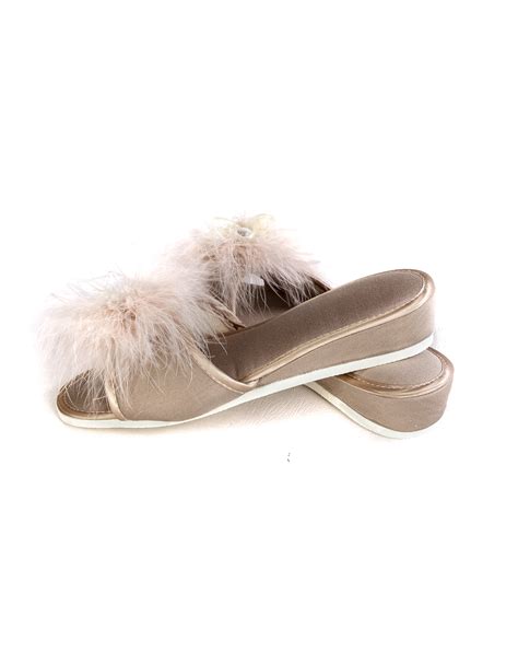 Тапочки с пушком на каблуке - 78 фото