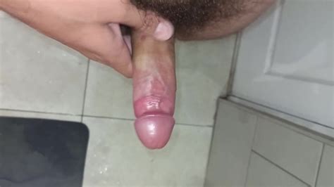 私が私のコックを撫でてザーメンをするのを見てください Pornhub Gay