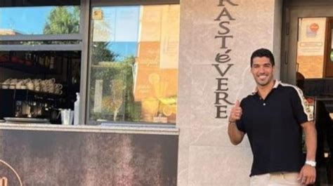 El Futbolista Luis Suárez Sorprende Con Su Visita A Un Restaurante Del Barrio Del Polígono